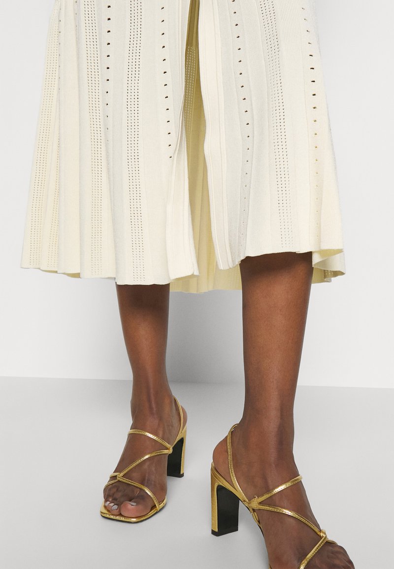 Sandra Robe Midi Claudine Boutonnée